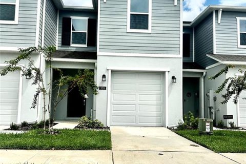 Adosado en alquiler en Dundee, Florida, 3 dormitorios, 166.02 m2 № 1909332 - foto 1