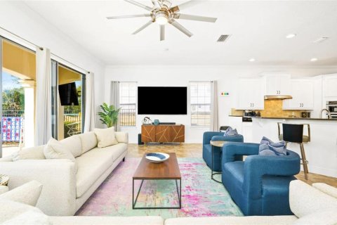 Casa en venta en Kissimmee, Florida, 5 dormitorios, 297.57 m2 № 1841986 - foto 7