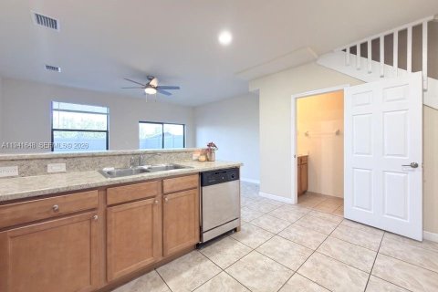 Copropriété à louer à Hialeah, Floride: 2 chambres, 132.11 m2 № 1998916 - photo 7
