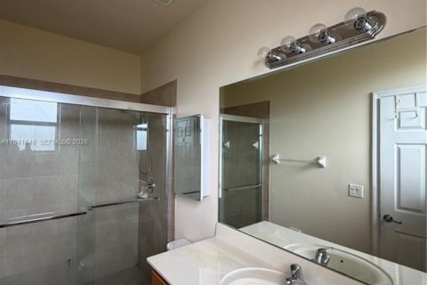 Copropriété à louer à Hialeah, Floride: 2 chambres, 132.11 m2 № 1998916 - photo 4