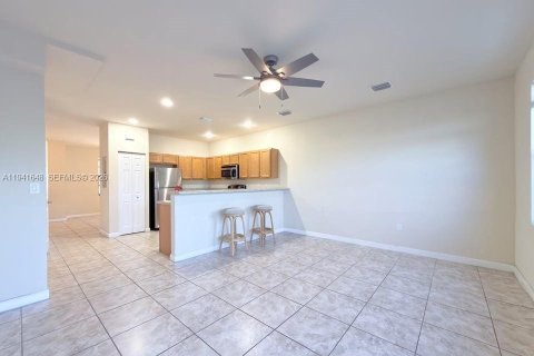 Copropriété à louer à Hialeah, Floride: 2 chambres, 132.11 m2 № 1998916 - photo 10