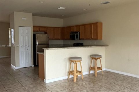 Copropriété à louer à Hialeah, Floride: 2 chambres, 132.11 m2 № 1998916 - photo 2