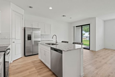 Townhouse in Port St. Lucie, Florida 3 bedrooms, 157 sq.m. № 1482040 - photo 13