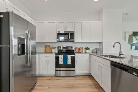 Townhouse in Port St. Lucie, Florida 3 bedrooms, 157 sq.m. № 1482040 - photo 2