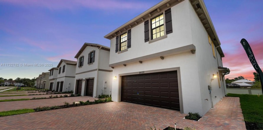 Townhouse in Port St. Lucie, Florida 3 bedrooms, 157 sq.m. № 1482040