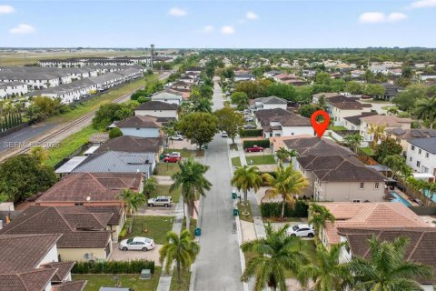 Propiedad comercial en alquiler en Miami, Florida, 1 dormitorio, 21.37 m2 № 2049605 - foto 8