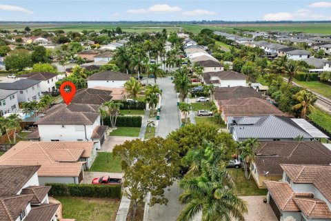 Propiedad comercial en alquiler en Miami, Florida, 1 dormitorio, 21.37 m2 № 2049605 - foto 9