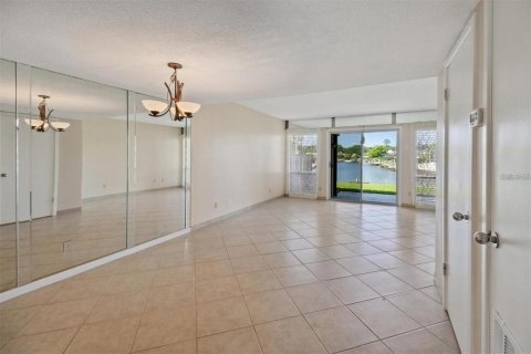 Condo in Palm Coast, Florida, 2 bedrooms  № 2209337 - photo 4