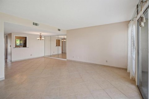 Condo in Palm Coast, Florida, 2 bedrooms  № 2209337 - photo 7