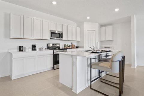 House in Eustis, Florida 4 bedrooms, 201.97 sq.m. № 2220333 - photo 2