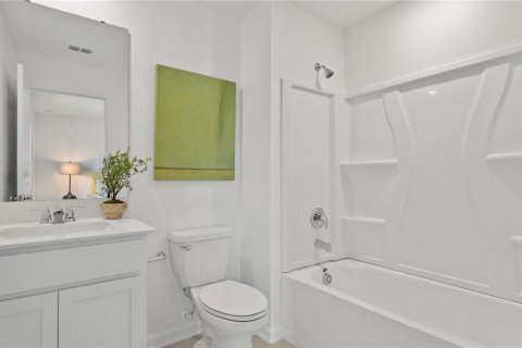 House in Eustis, Florida 4 bedrooms, 201.97 sq.m. № 2220333 - photo 9
