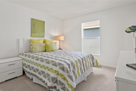 House in Eustis, Florida 4 bedrooms, 201.97 sq.m. № 2220333 - photo 12