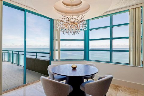 Condominio en venta en Clearwater, Florida, 3 dormitorios, 315.87 m2 № 2350246 - foto 13