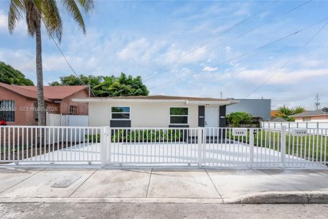 Immobilier commercial à Miami, Floride 143.07 m2 № 2357129