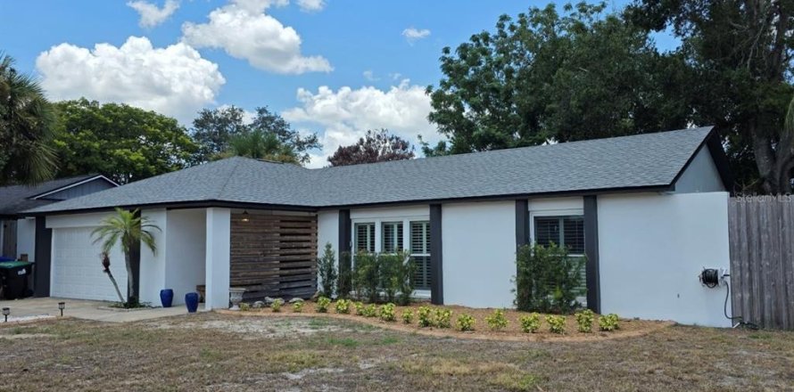 House in Orlando, Florida 3 bedrooms, 146.23 sq.m. № 2238044