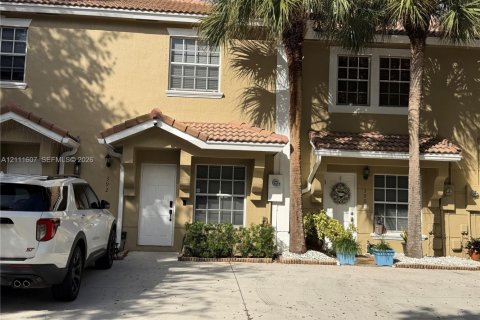 Casa en venta en Pembroke Pines, Florida, 2 dormitorios, 104.05 m2 № 2428386 - foto 3
