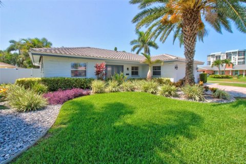 Villa ou maison à Saint Petersburg, Floride 4 chambres, 196.21 m2 № 2149879