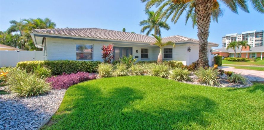 Villa ou maison à Saint Petersburg, Floride 4 chambres, 196.21 m2 № 2149879