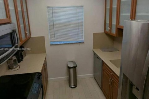 Copropriété à louer à Sunny Isles Beach, Floride: 2 chambres, 84.08 m2 № 2006655 - photo 12