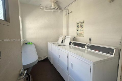 Copropriété à louer à Sunny Isles Beach, Floride: 2 chambres, 84.08 m2 № 2006655 - photo 18