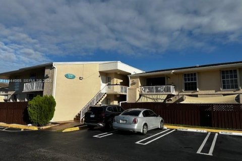 Condominio en Miami, Florida, 2 dormitorios  № 2008075