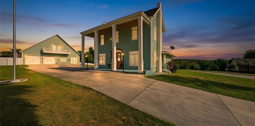 Villa ou maison à Eustis, Floride 4 chambres, 234.11 m2 № 2132619