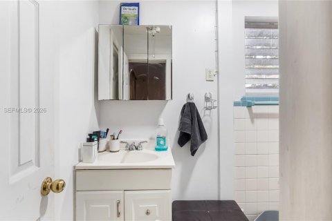 Immobilier commercial à vendre à Oakland Park, Floride: 201.23 m2 № 2051804 - photo 8