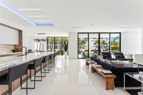 House in Lauderdale-by-the-Sea, Florida 5 bedrooms, 509.48 sq.m. № 2254560 - photo 11