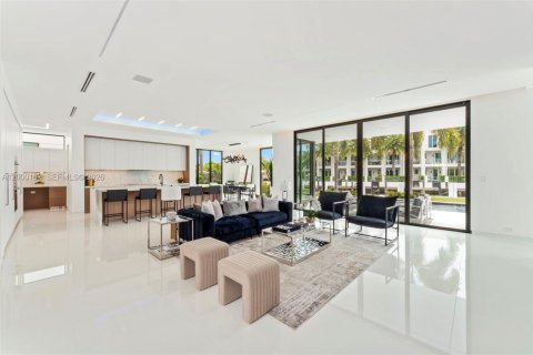 House in Lauderdale-by-the-Sea, Florida 5 bedrooms, 509.48 sq.m. № 2254560 - photo 6