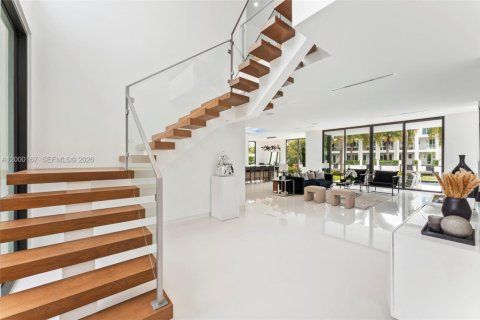 House in Lauderdale-by-the-Sea, Florida 5 bedrooms, 509.48 sq.m. № 2254560 - photo 5
