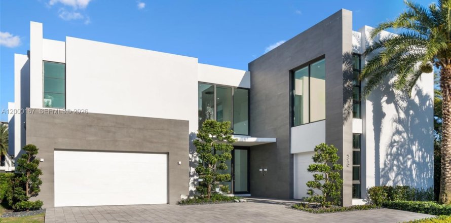 House in Lauderdale-by-the-Sea, Florida 5 bedrooms, 509.48 sq.m. № 2254560