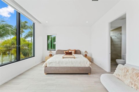 House in Lauderdale-by-the-Sea, Florida 5 bedrooms, 509.48 sq.m. № 2254560 - photo 24