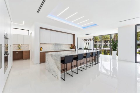 House in Lauderdale-by-the-Sea, Florida 5 bedrooms, 509.48 sq.m. № 2254560 - photo 10