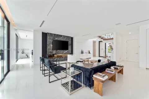 House in Lauderdale-by-the-Sea, Florida 5 bedrooms, 509.48 sq.m. № 2254560 - photo 14