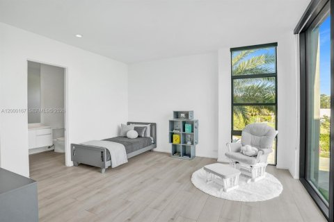 House in Lauderdale-by-the-Sea, Florida 5 bedrooms, 509.48 sq.m. № 2254560 - photo 27