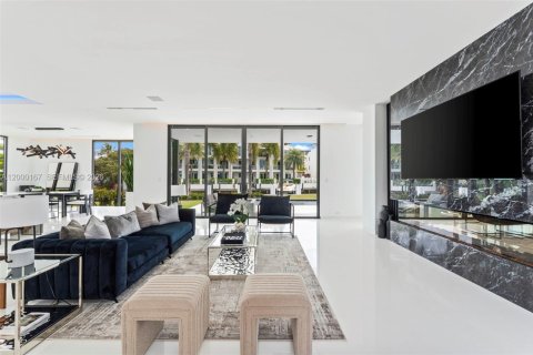 House in Lauderdale-by-the-Sea, Florida 5 bedrooms, 509.48 sq.m. № 2254560 - photo 16