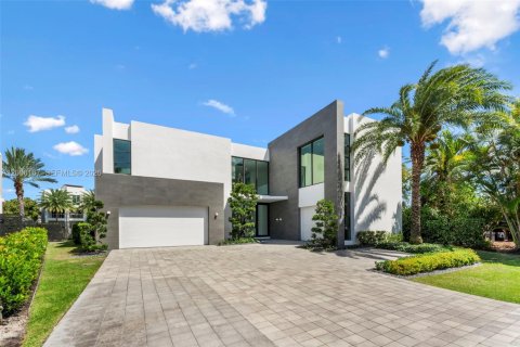 House in Lauderdale-by-the-Sea, Florida 5 bedrooms, 509.48 sq.m. № 2254560 - photo 4