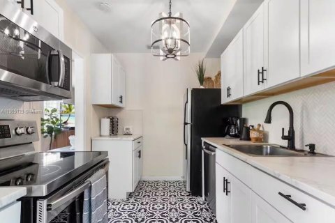 Купить виллу или дом в Майами, Флорида 2 спальни, 82.13м2, № 1956357 - фото 9