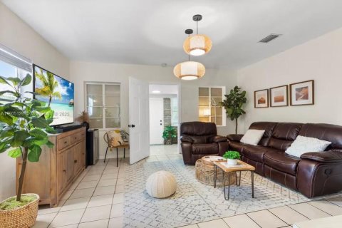 Купить виллу или дом в Майами, Флорида 2 спальни, 82.13м2, № 1956357 - фото 13