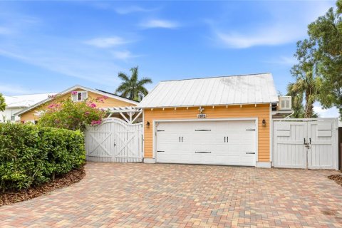 House in Bradenton, Florida 3 bedrooms, 188.41 sq.m. № 2202710 - photo 13