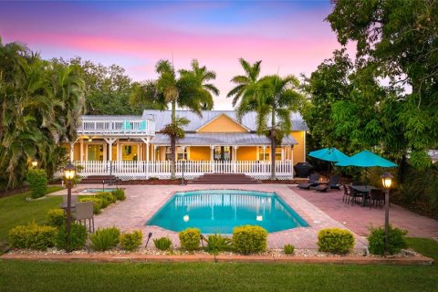 House in Bradenton, Florida 3 bedrooms, 188.41 sq.m. № 2202710