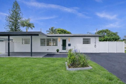 Купить виллу или дом в Помпано-Бич, Флорида 4 спальни, 138.33м2, № 1990905 - фото 1