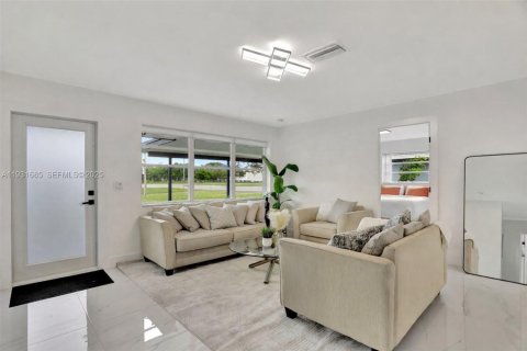 Купить виллу или дом в Помпано-Бич, Флорида 4 спальни, 138.33м2, № 1990905 - фото 10