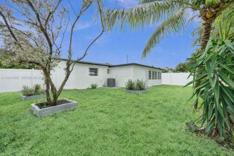 Купить виллу или дом в Помпано-Бич, Флорида 4 спальни, 138.33м2, № 1990905 - фото 25