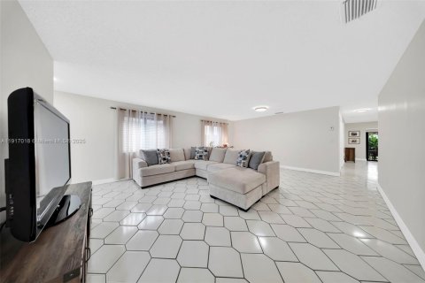 Villa ou maison à vendre à Miami, Floride: 4 chambres, 150.5 m2 № 1973528 - photo 6