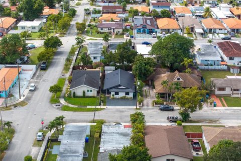 Villa ou maison à vendre à Miami, Floride: 4 chambres, 150.5 m2 № 1973528 - photo 23