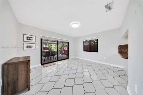 Villa ou maison à vendre à Miami, Floride: 4 chambres, 150.5 m2 № 1973528 - photo 17