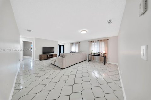 Villa ou maison à vendre à Miami, Floride: 4 chambres, 150.5 m2 № 1973528 - photo 7