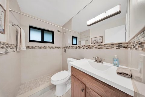 Villa ou maison à vendre à Miami, Floride: 4 chambres, 150.5 m2 № 1973528 - photo 11