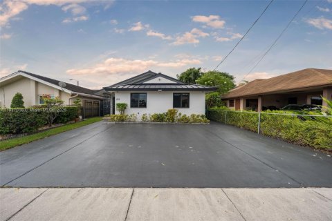 Villa ou maison à vendre à Miami, Floride: 4 chambres, 150.5 m2 № 1973528 - photo 4